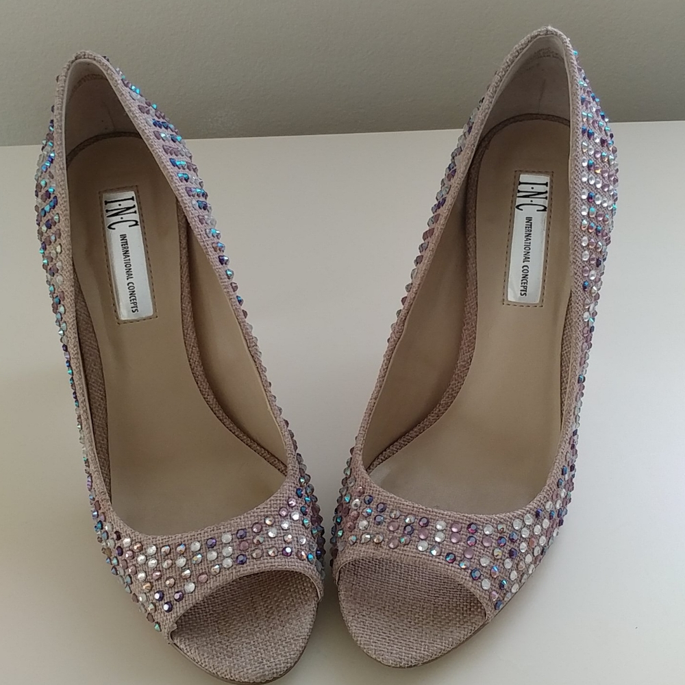 Womens size 7m opened toe shoes